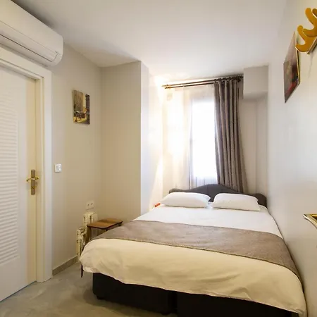 Turna Hotel *